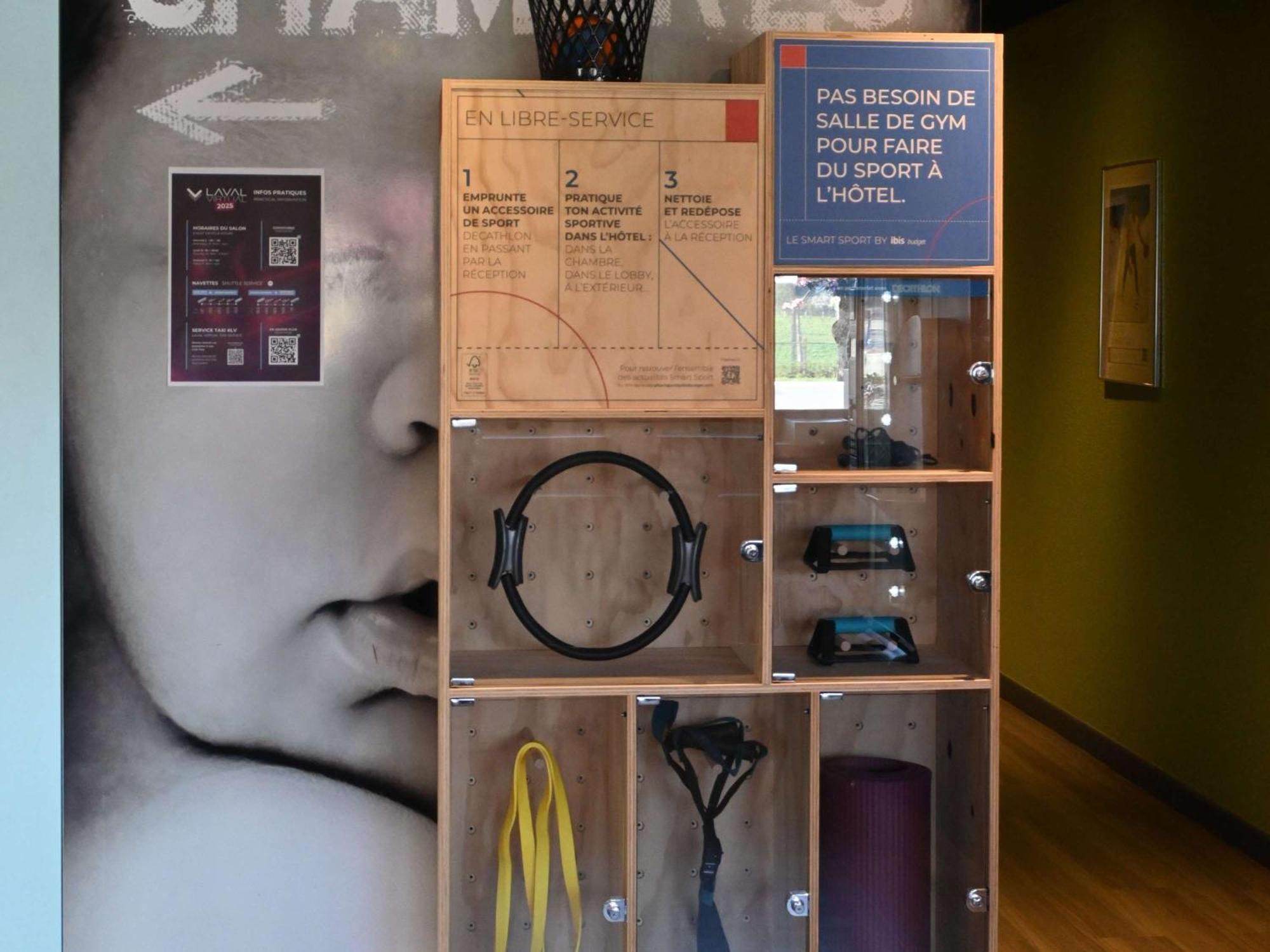 Hotel Ibis Budget Laval Bonchamp Les Laval Εξωτερικό φωτογραφία
