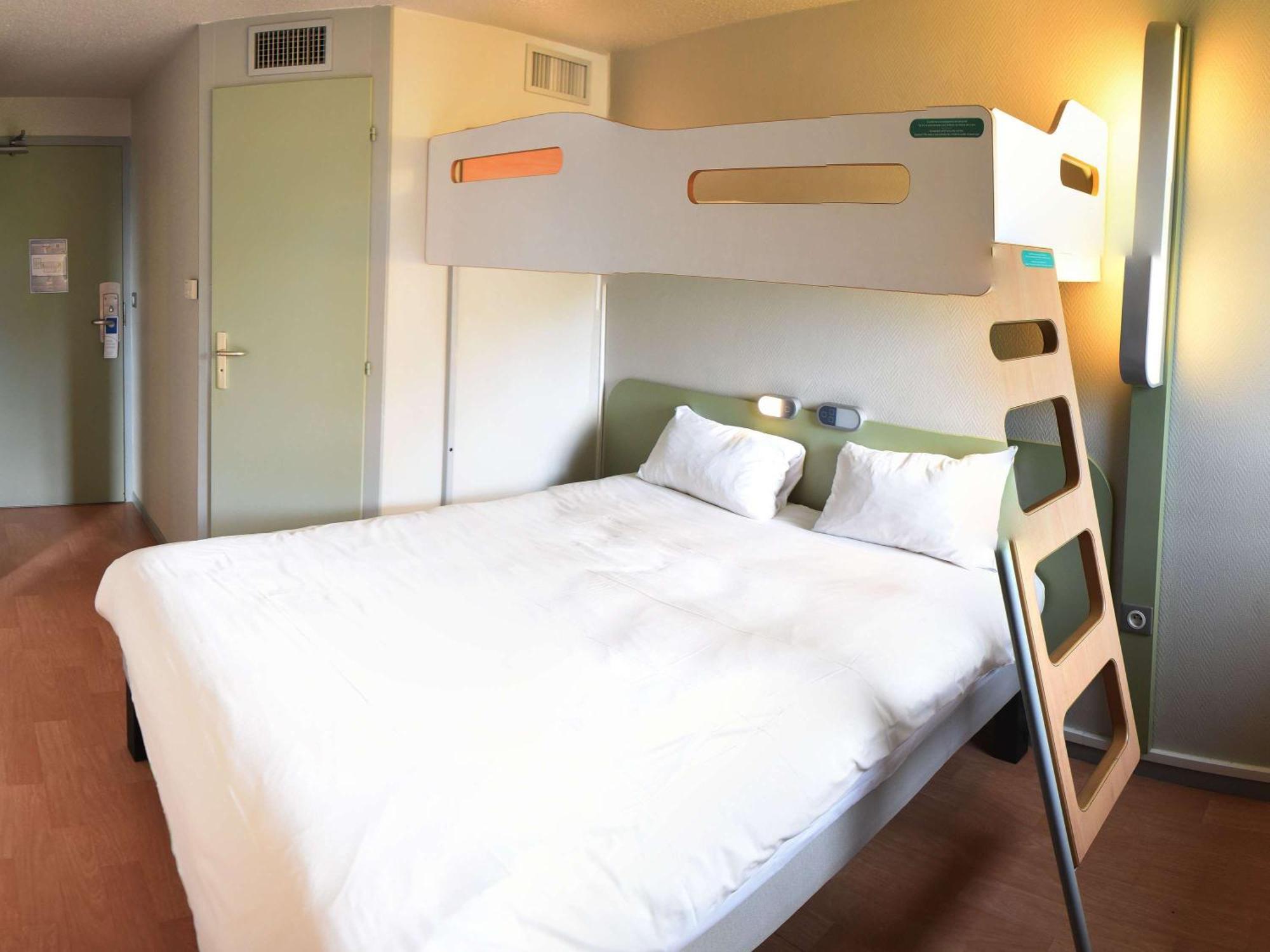 Hotel Ibis Budget Laval Bonchamp Les Laval Εξωτερικό φωτογραφία