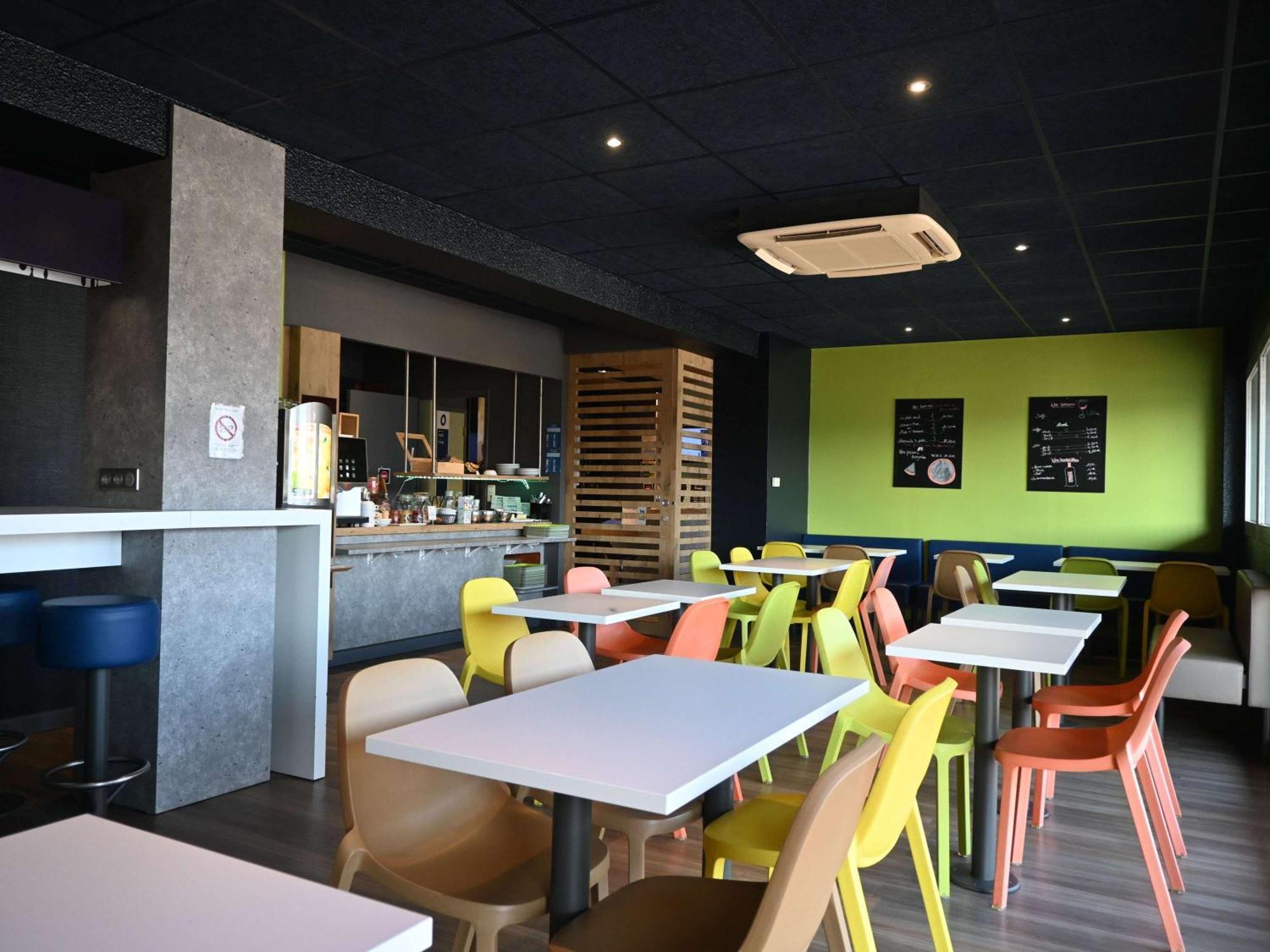 Hotel Ibis Budget Laval Bonchamp Les Laval Εξωτερικό φωτογραφία