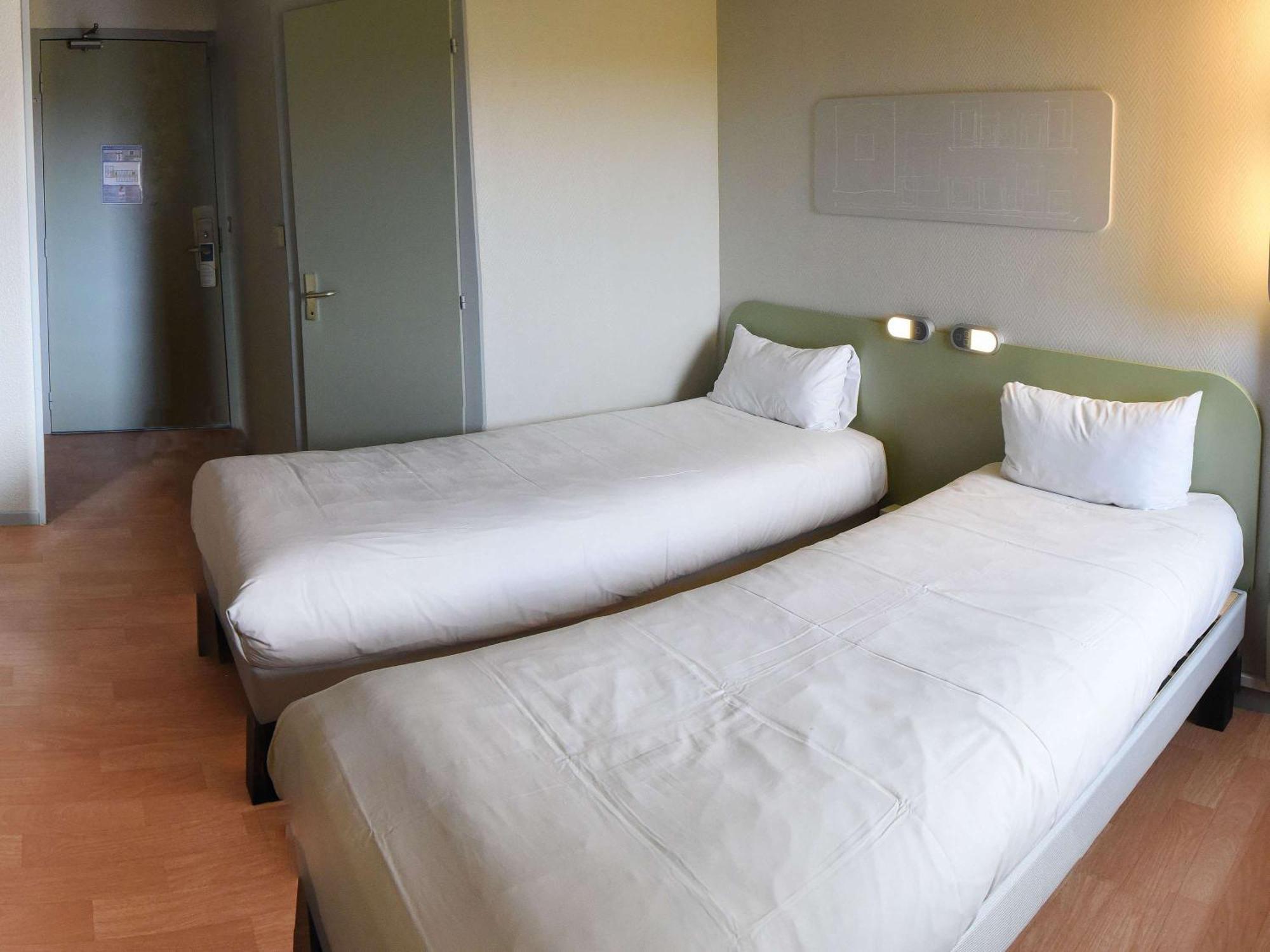 Hotel Ibis Budget Laval Bonchamp Les Laval Εξωτερικό φωτογραφία