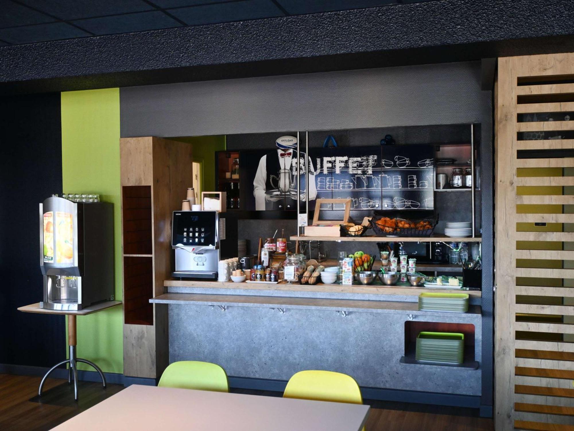 Hotel Ibis Budget Laval Bonchamp Les Laval Εξωτερικό φωτογραφία