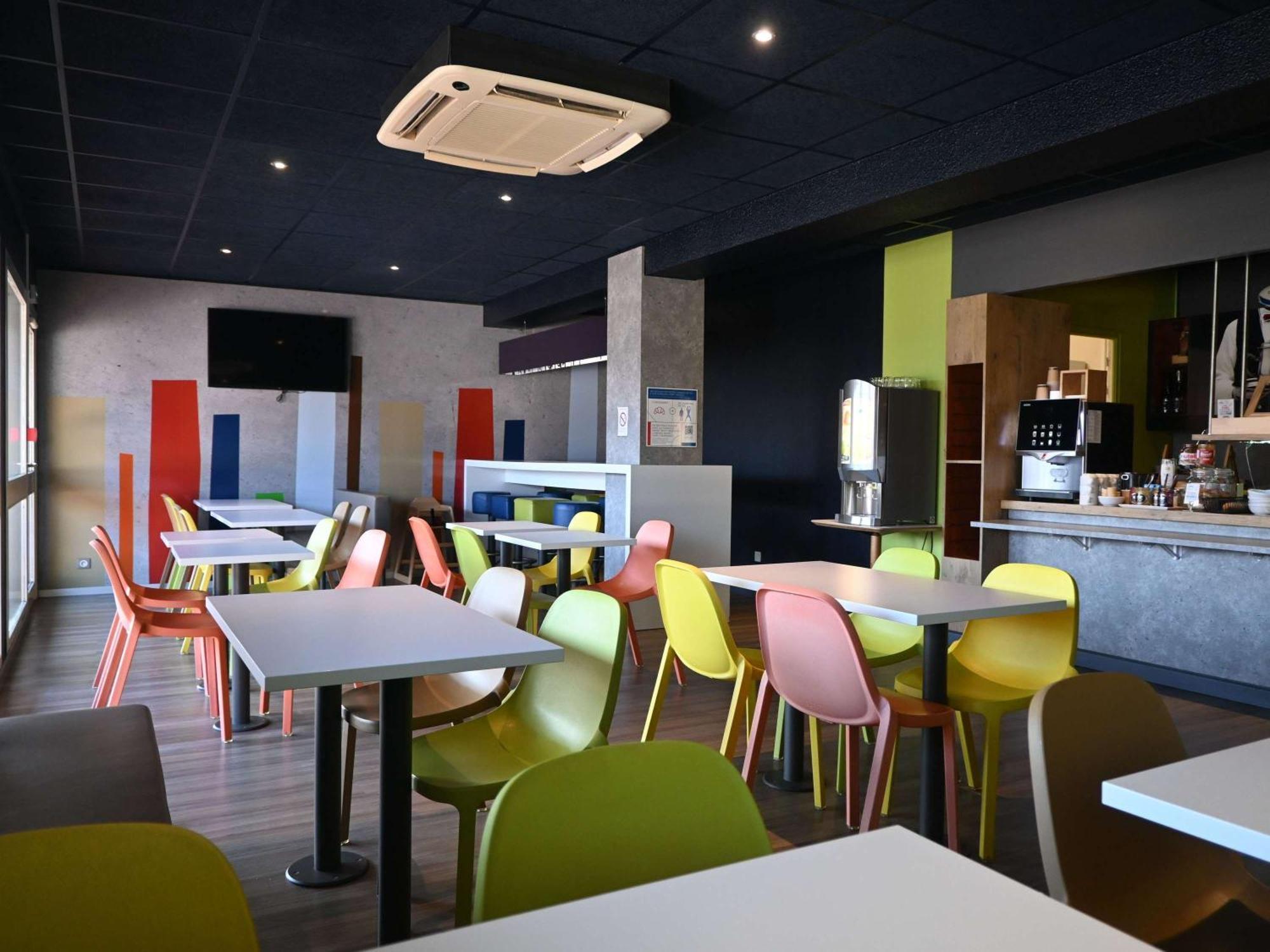 Hotel Ibis Budget Laval Bonchamp Les Laval Εξωτερικό φωτογραφία