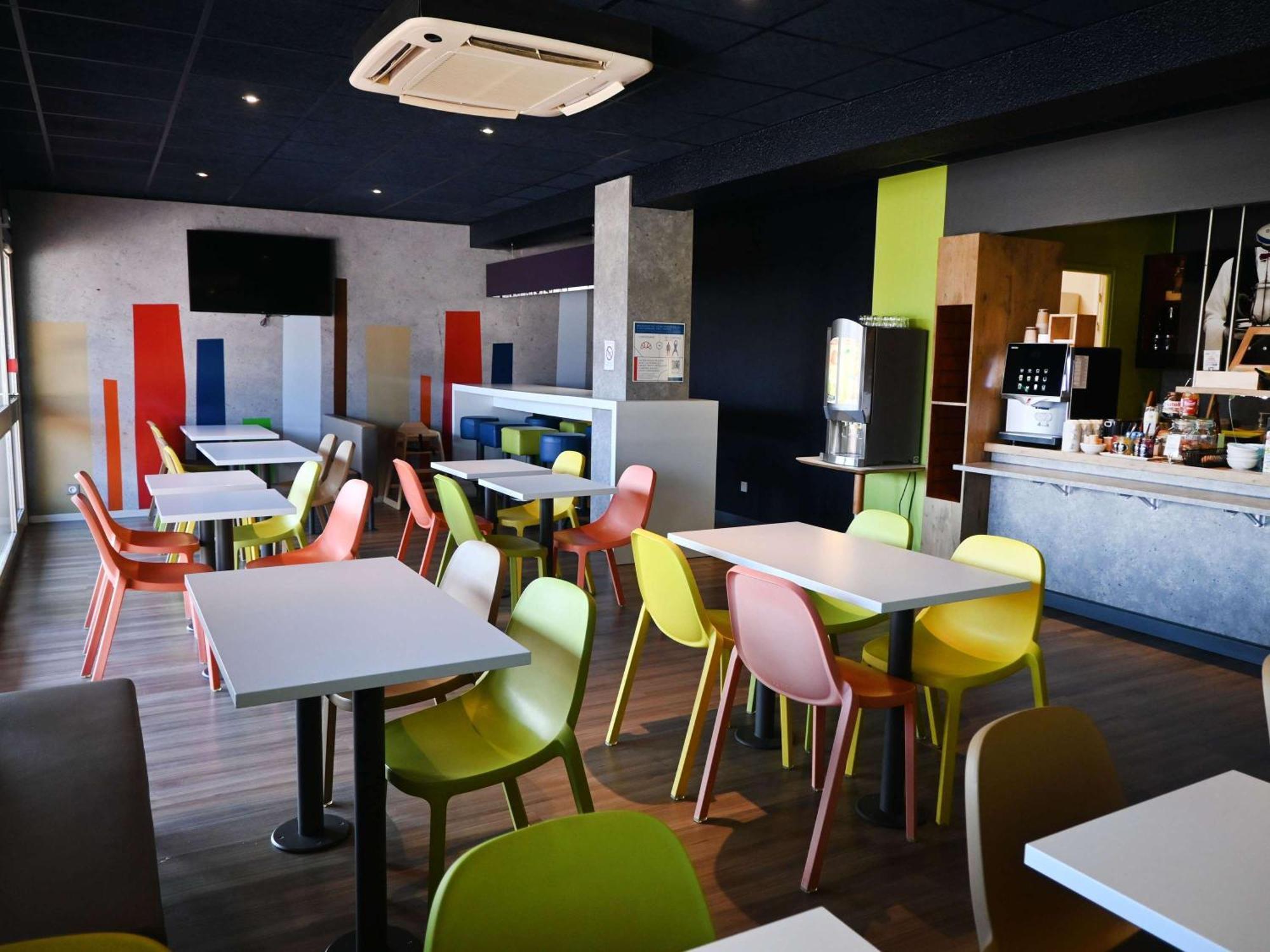 Hotel Ibis Budget Laval Bonchamp Les Laval Εξωτερικό φωτογραφία