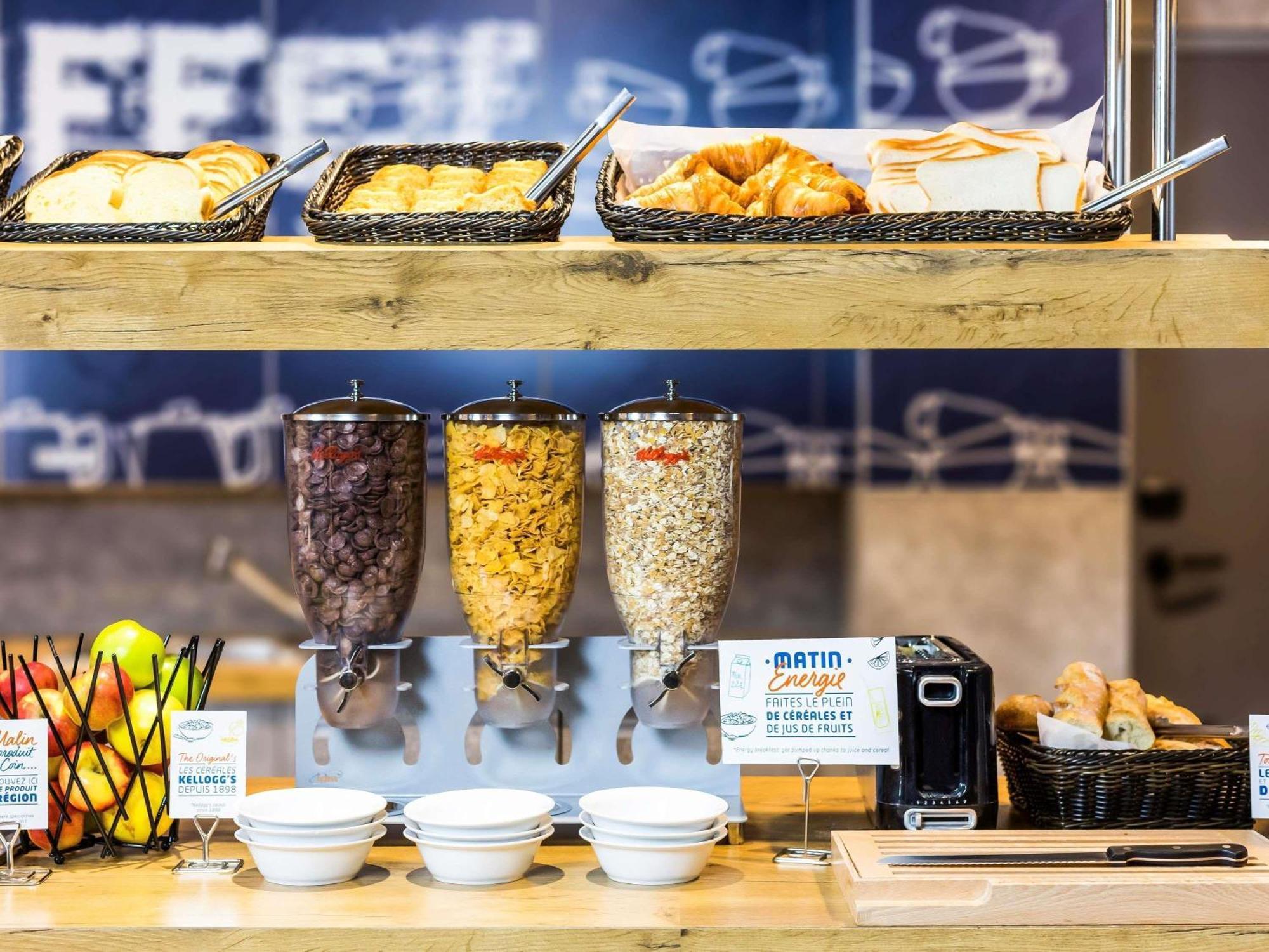 Hotel Ibis Budget Laval Bonchamp Les Laval Εξωτερικό φωτογραφία